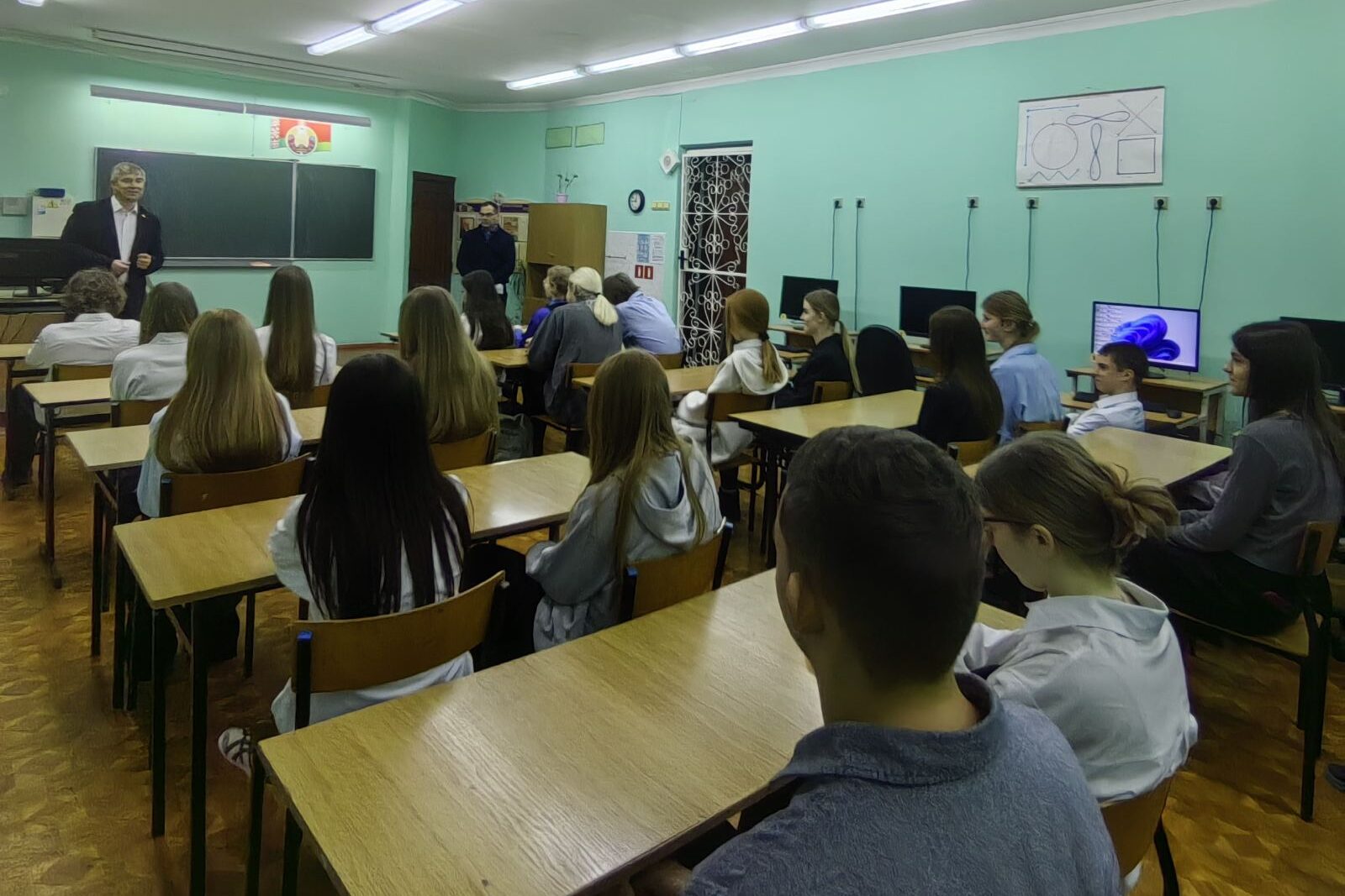 Прошла встреча с учащимися учреждений общего среднего образования